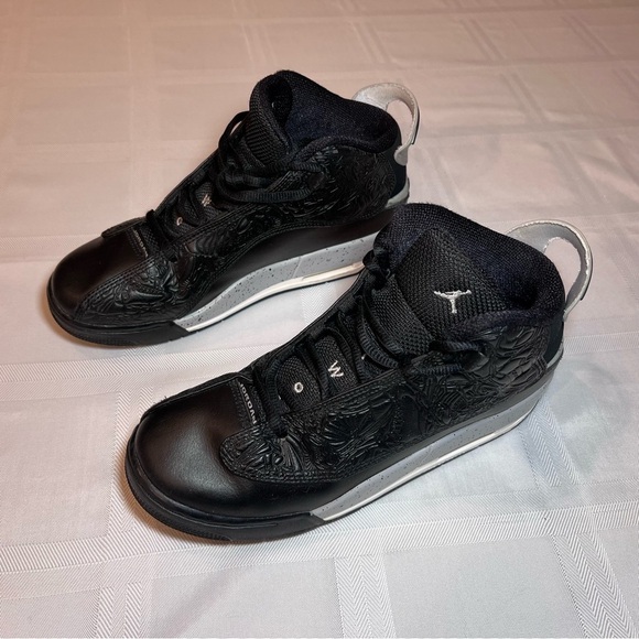 Youth Air Jordans Dub Zero GS Sneakers - Picture 14 of 15